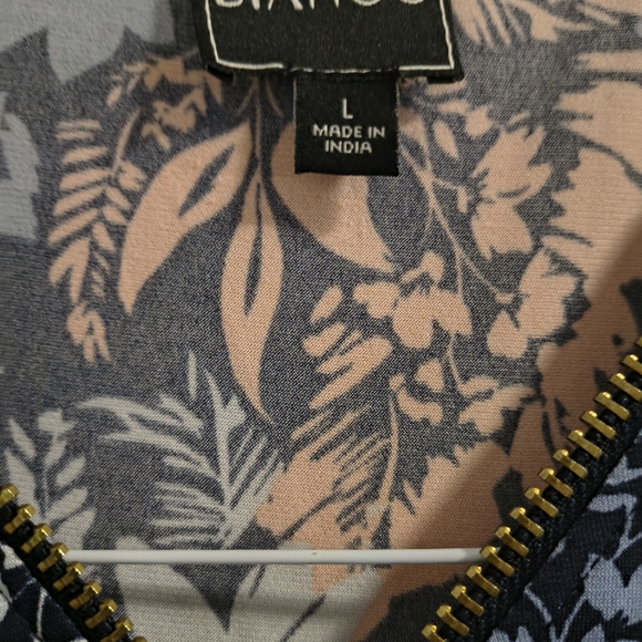 Floral Ruffle Sleeve Top - Picture 3 of 3